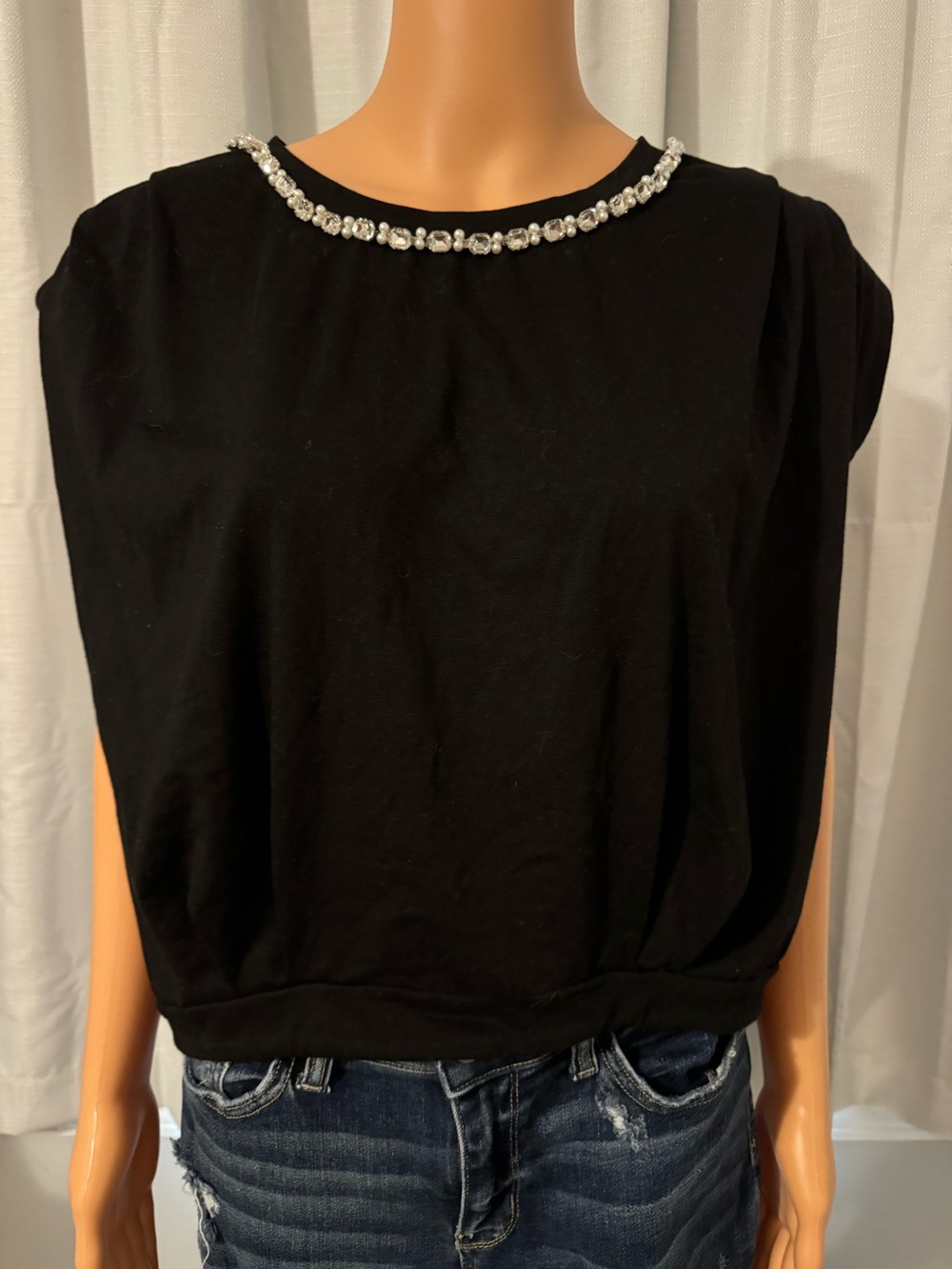 Cute On 12th size L black short sleeve jewel neck tie back cropped shirt new